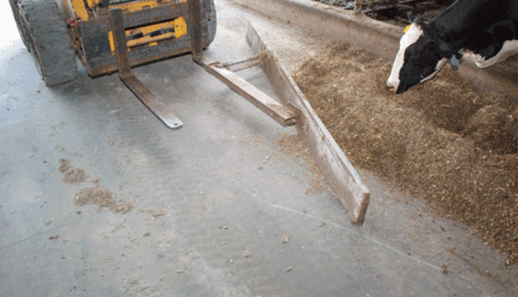 feed pusher attachment for forklift